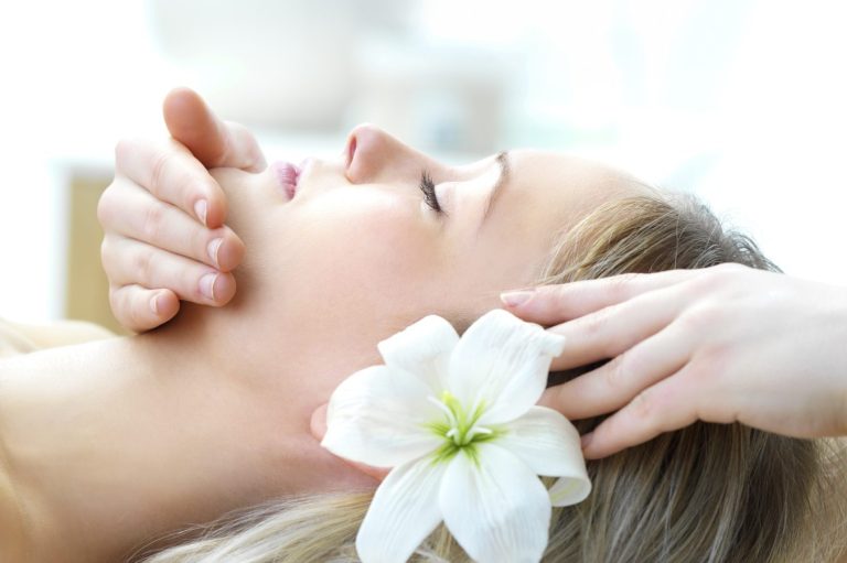 Thaimassage und Aromaölmassage